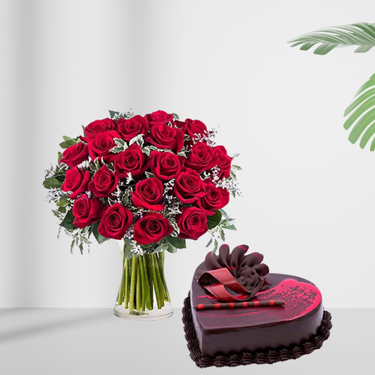 25 rote Rosen in Vase und herzförmiger Kuchen 01 Kg