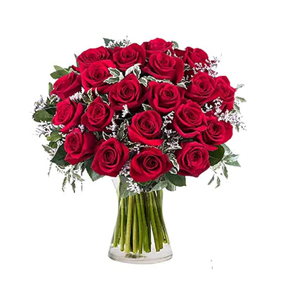 25 roses rouges dans un vase et un gâteau en forme de coeur 01 kg